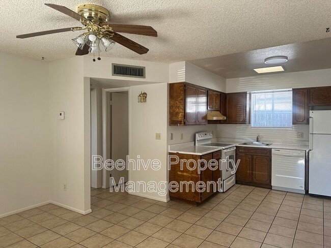 Photo - 539 1/2 E 2nd Ave Apartment