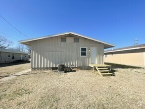 Building Photo - 104 9th St