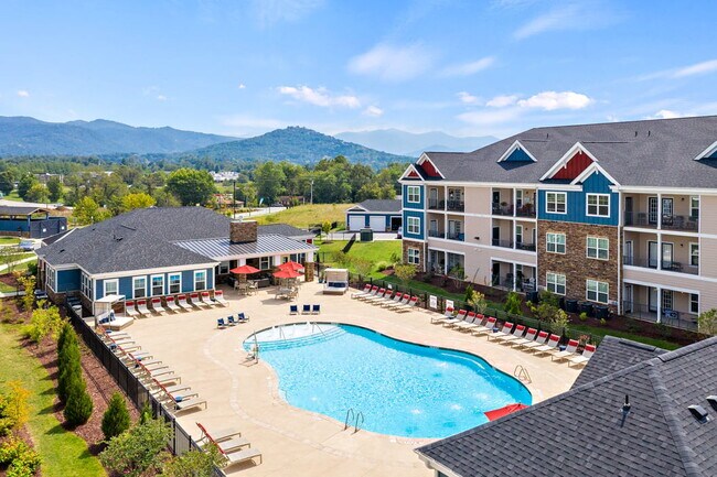 Foto del edificio - Hawthorne at Weaverville