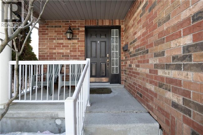 Building Photo - 147 Dubrick Crescent