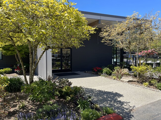 Leasing Office - Redmond Park Apartments