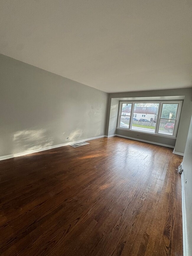 Foto del edificio - 4 Bedroom 2 Bathroom House in Dolton ! A M...