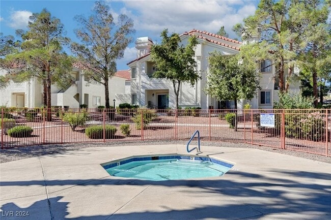 Building Photo - 7912 Foxwood Pl