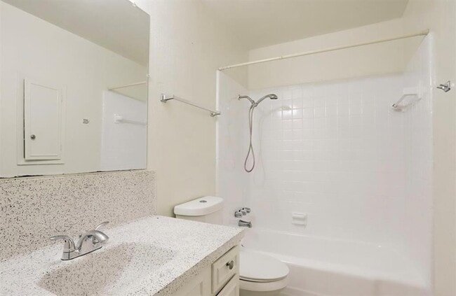 Building Photo - 1701 Johanna Dr