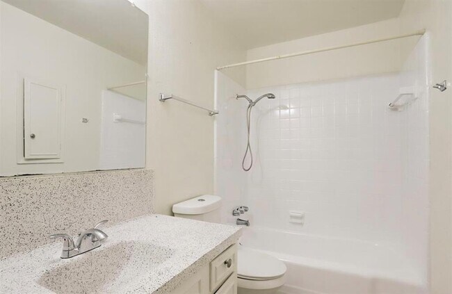 Foto del edificio - 1701 Johanna Dr