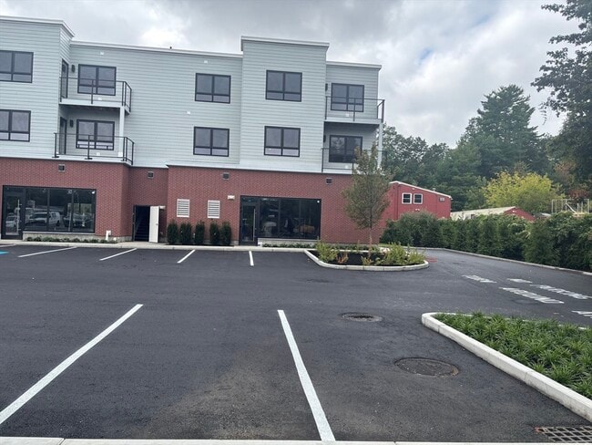 Building Photo - 1391 Main St