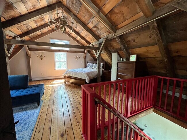 Foto del edificio - 102 New Templeton Rd