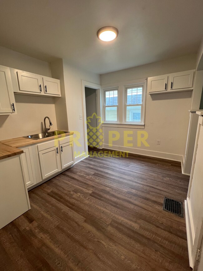 Foto del edificio - 3 bedrooms 1 bathrooms house for rent