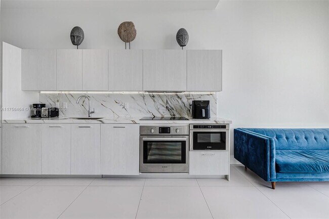 Foto del edificio - 501 NE 31st St