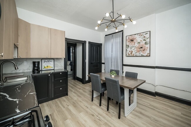 Building Photo - 3923 S Grand Blvd