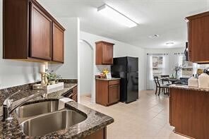 Foto del edificio - 9810 Blue Sapphire Ln