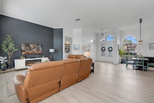 Foto del edificio - BEAUTIFUL 5 Bedroom/3 Bath home in Oviedo!