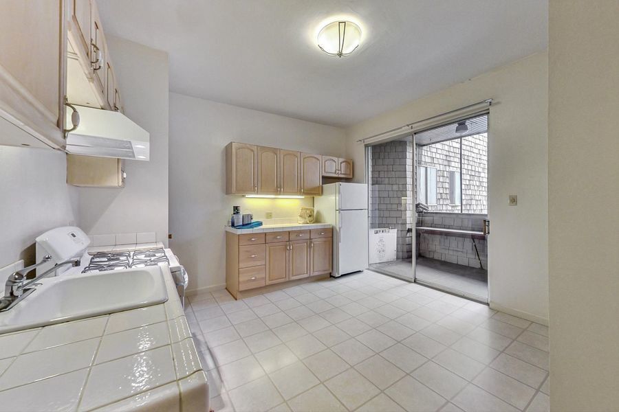 Foto principal - Spacious 1BD/1BA with Hardwood Floors