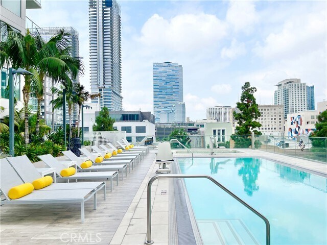 Foto principal - 1050 S Grand Ave
