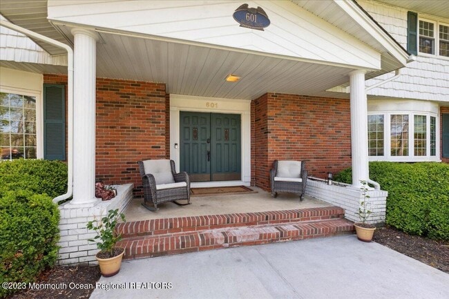 Building Photo - 601 Duchess Ct