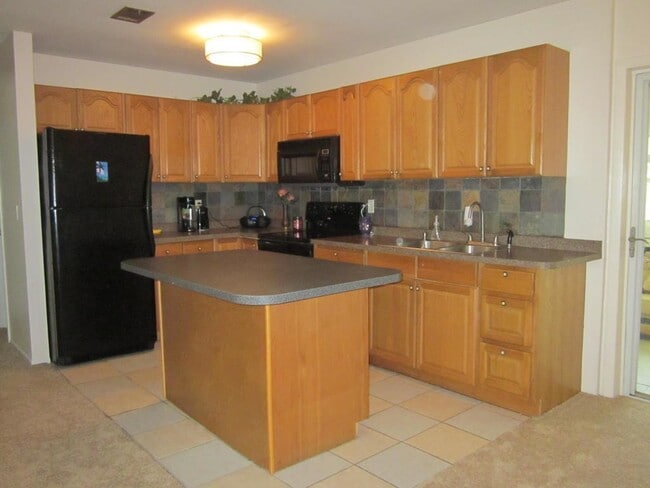 Building Photo - 2/2/1