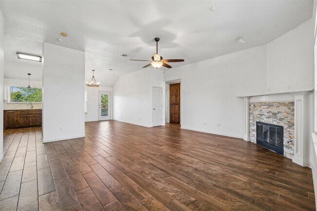 Foto del edificio - 15921 Katie Ridge Dr