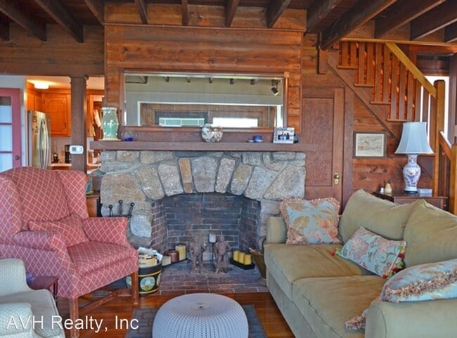 Building Photo - 4 br, 2 bath House - 4 Diamond Avenue