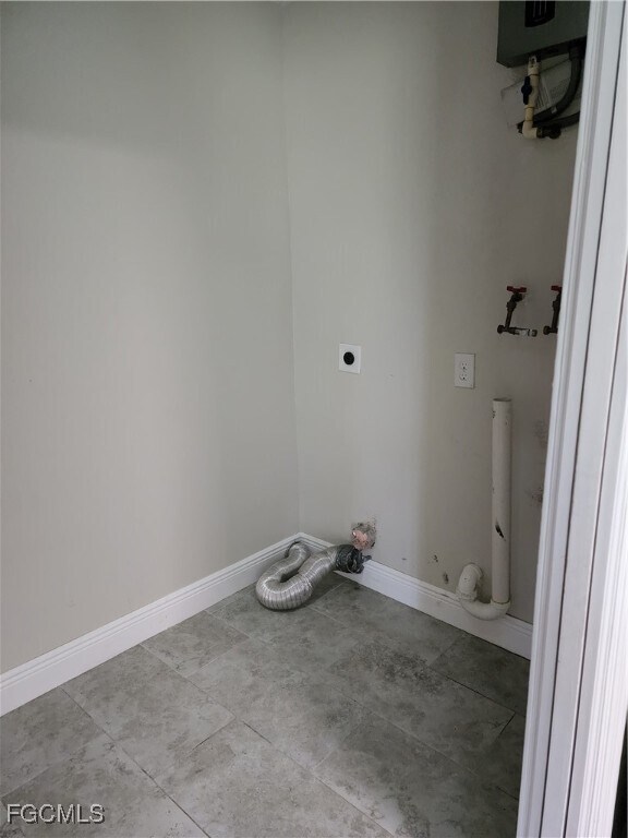 Building Photo - 100 Roosevelt Ave