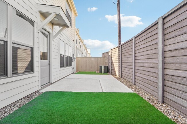 Foto del edificio - 7318 Hadley Mdw Ln