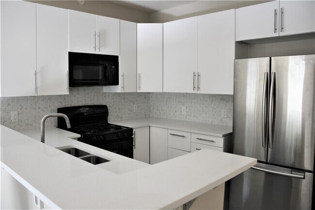 Foto del edificio - 1210 E M. Franklin Ave