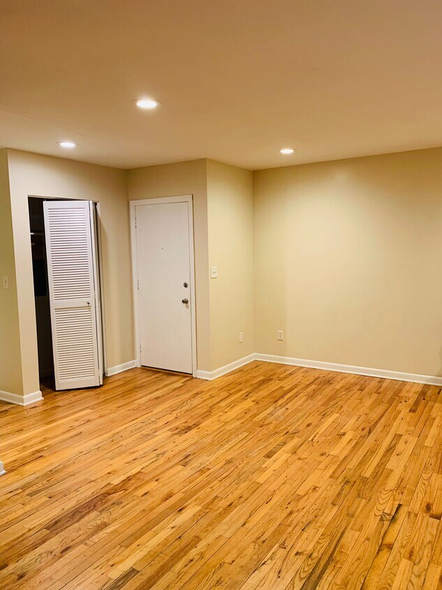 Living Room - 1660 Farmington Ave