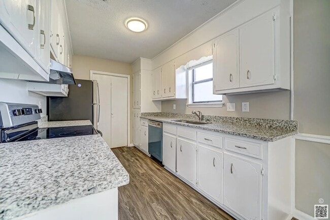 Foto del edificio - 3409 Knollcrest Rd