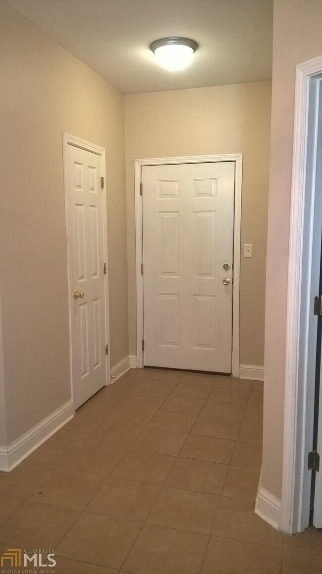 Building Photo - 3323 Town Creek Cir