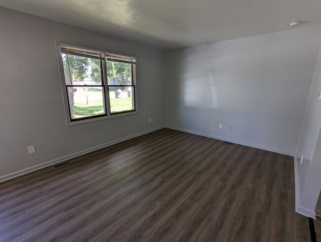 Building Photo - 403 E. Palm Drive