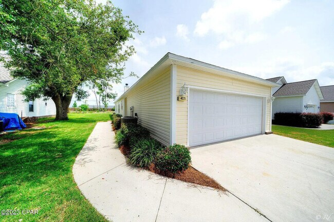 Foto del edificio - 4021 Oak Forest Dr