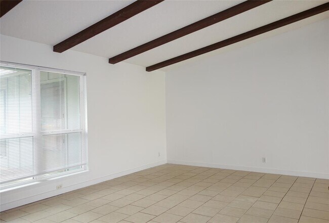 Foto del edificio - 1416 Cardinal Hill Dr