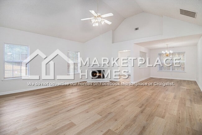 Foto del edificio - 10143 Deep Creek Dr