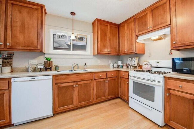 Foto del edificio - 4458 N Newhall St