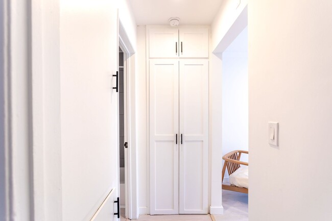 Building Photo - Beautiful Highland Park Apartment!