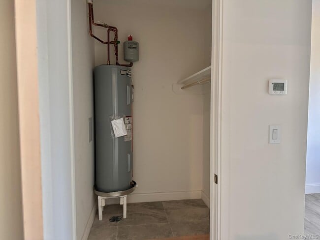 Foto del edificio - 362 W Merrick Rd