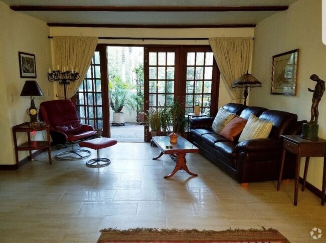 Building Photo - 8694 Villa La Jolla Dr