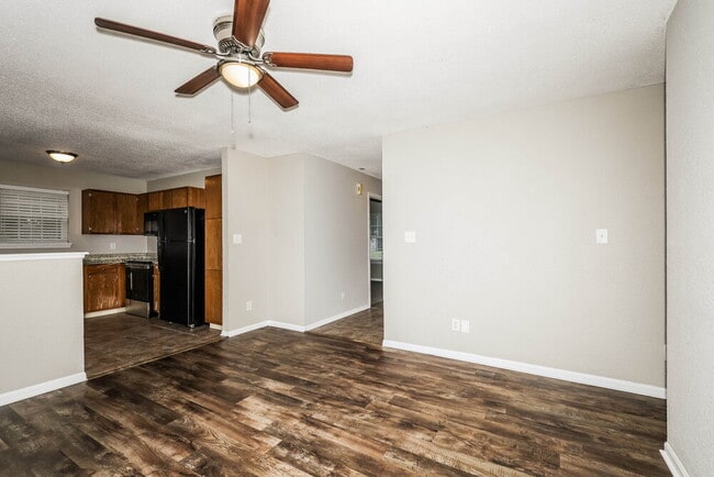 Building Photo - 4009 Dogwood Ln
