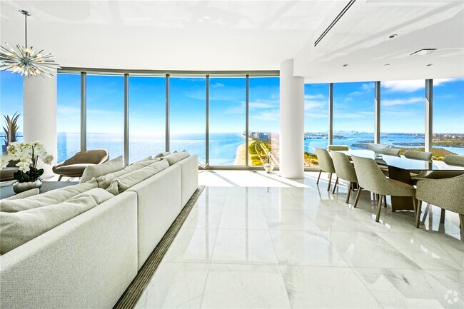 Building Photo - 15701 Collins Ave