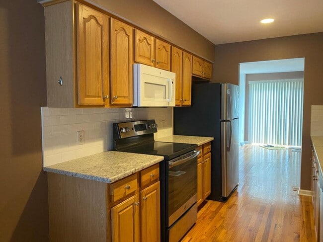 Building Photo - 100 Midlake Cir