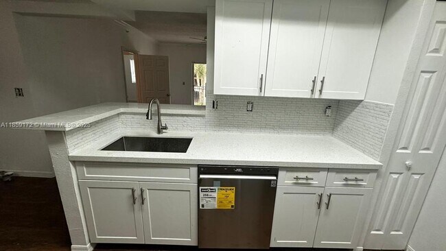 Foto del edificio - 215 SW 117th Terrace
