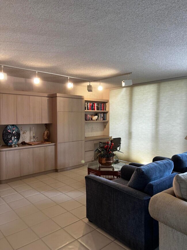 Building Photo - 4702 Fountains Dr