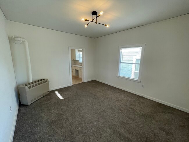 Building Photo - 418 W Main St