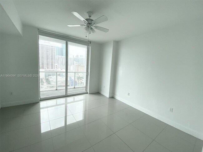 Foto del edificio - 244 Biscayne Blvd