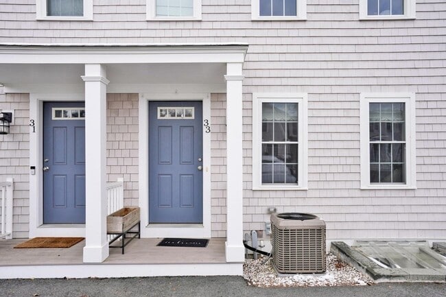 Building Photo - 138 Elm St