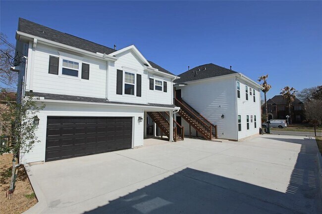 Building Photo - 2610 Southmore Blvd