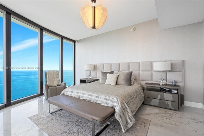 Foto del edificio - 15701 Collins Ave