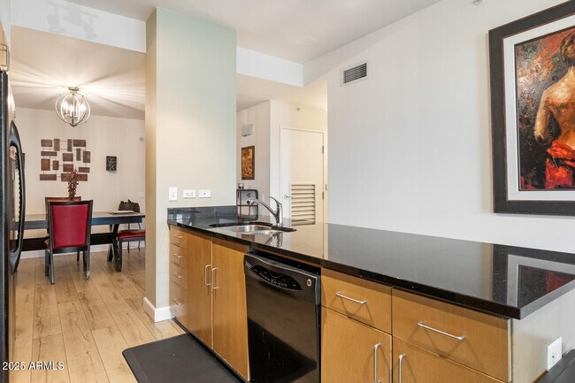 Foto del edificio - 4808 N 24th St