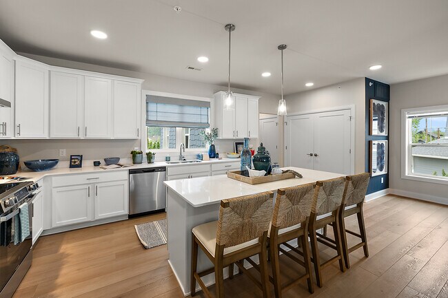 Foto del edificio - Mystic Cove - Luxury Lakefront Living