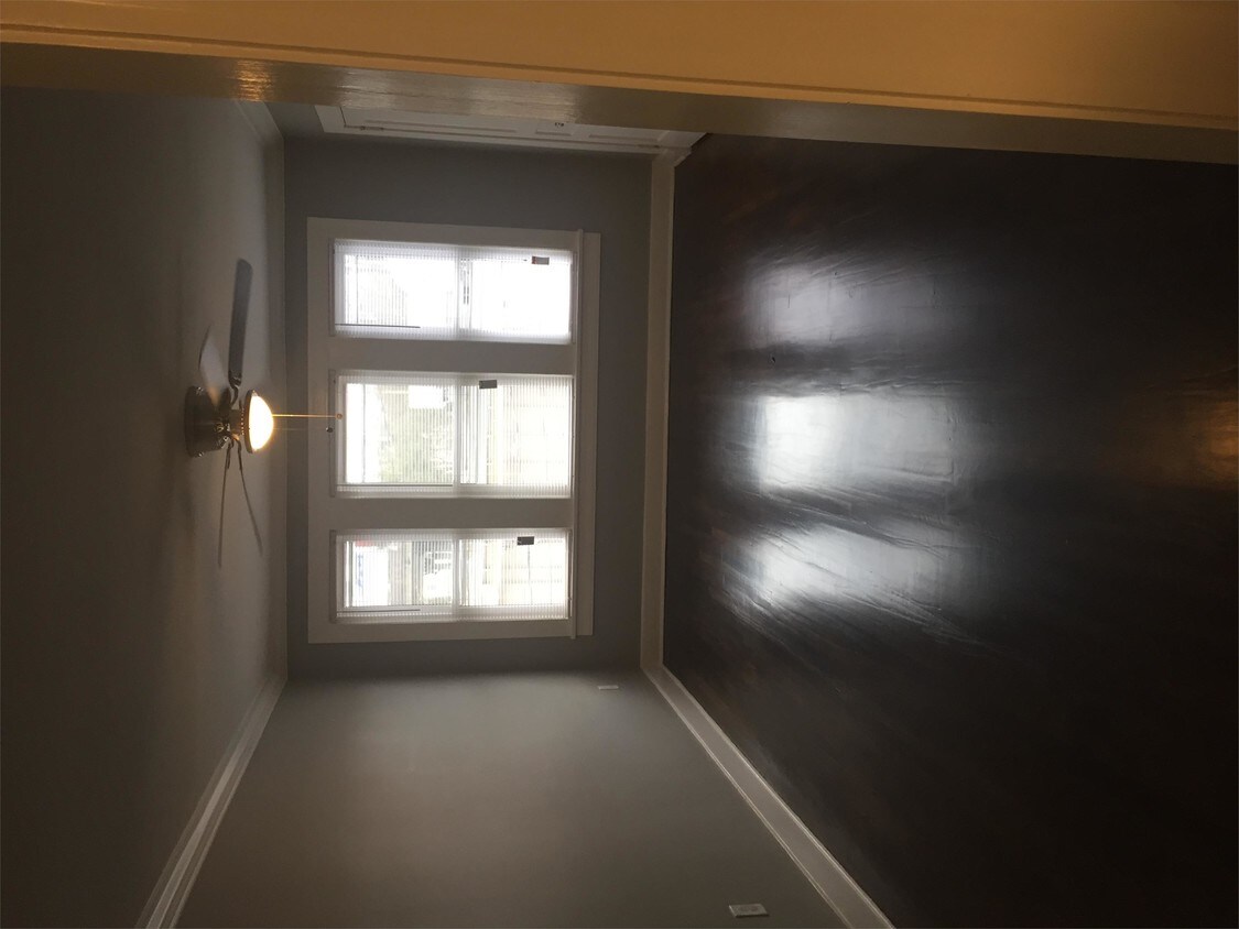 Foto principal - 2296 Hollydale Ave