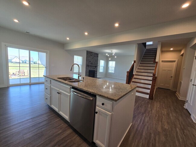Foto del edificio - Immaculate 3, Bed, 2.5 Bath Home Minutes from the VA/NC Line